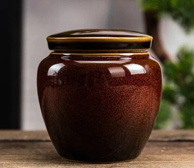 Urnes Céramique Le Sanctuaire Royal	Dignité et présence majestueuse.