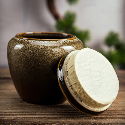 Urnes Céramique Le Sanctuaire Royal	Dignité et présence majestueuse.