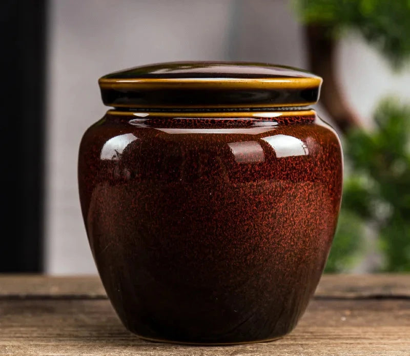 Urnes Céramique Le Sanctuaire Royal	Dignité et présence majestueuse.