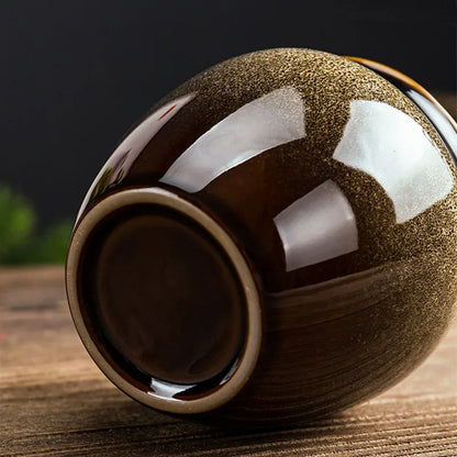 Urnes Céramique Le Sanctuaire Royal	Dignité et présence majestueuse.